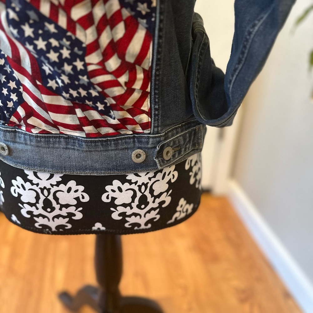 Levi's American Flag Embellished Jean Jacket. Patriotic July 4 statement - Picture 3 of 12